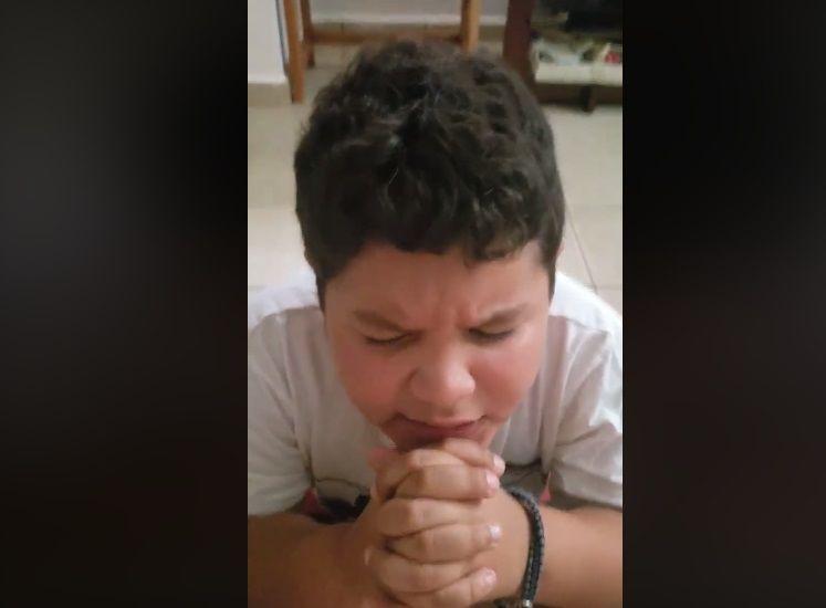  VIDEO: Niño asustado por crisis de violencia ora por Puerto Rico