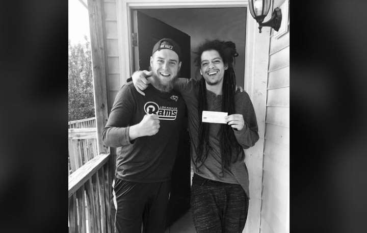  Hombre de Virginia dona su cheque de estímulo de $ 1,200 a un extraño