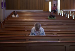 Empresario pagará multa a iglesias cristianas que infringieron restricciones