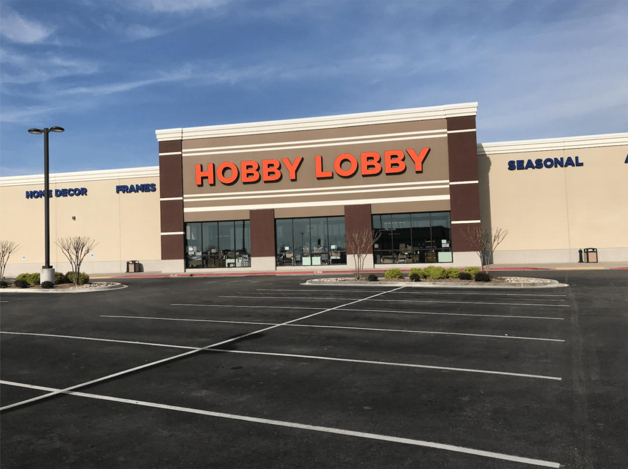 EL ANUNCIO DEL PERIÓDICO DEL 4 DE JULIO DE HOBBY LOBBY QUE INVITA A LA