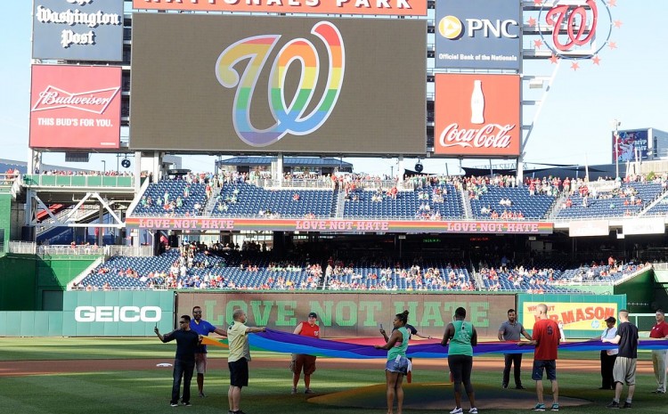  Venta de boletos de la ‘Noche del Orgullo’ del equipo de la MLB para beneficiar a grupos que financian cirugías trans y medicamentos para niños