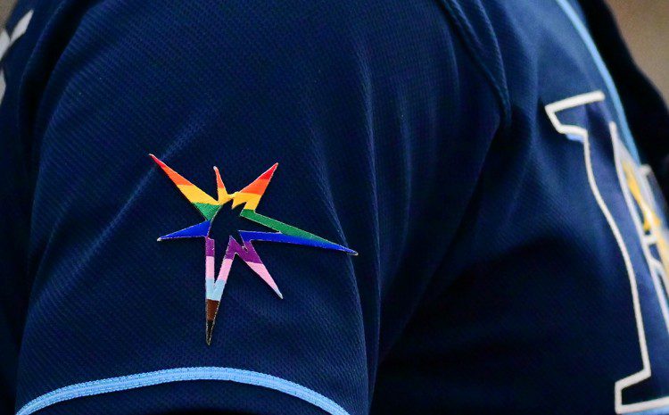  Los jugadores de los Tampa Bay Rays se niegan a usar logotipos de arcoíris para la Noche del Orgullo. Pitcher cita a Jesús.