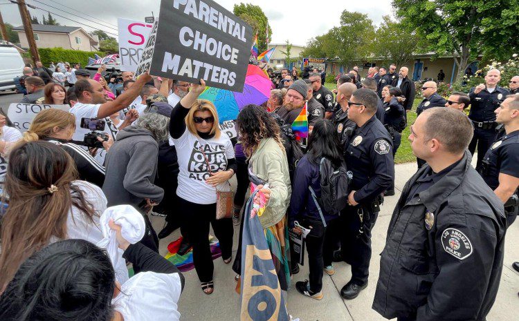  ‘Dejen en paz a nuestros hijos’: padres de California rechazan la ideología LGBT agresiva del estado